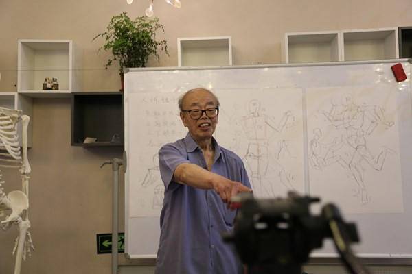 陈伟生在中央美术学院执教60年，深受徐悲鸿提出的“尽精微，致广大”、以写实主义改良中国画思想的影响。