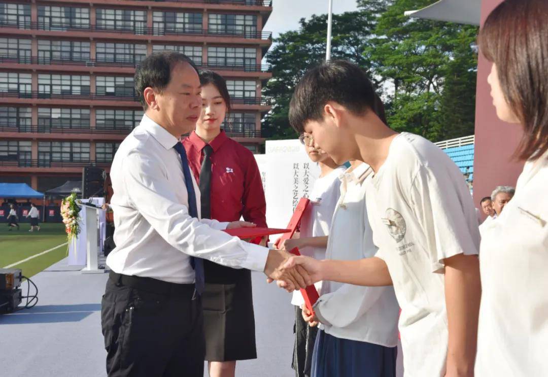 典礼同时颁发2020年广州美术学院新生奖学金
