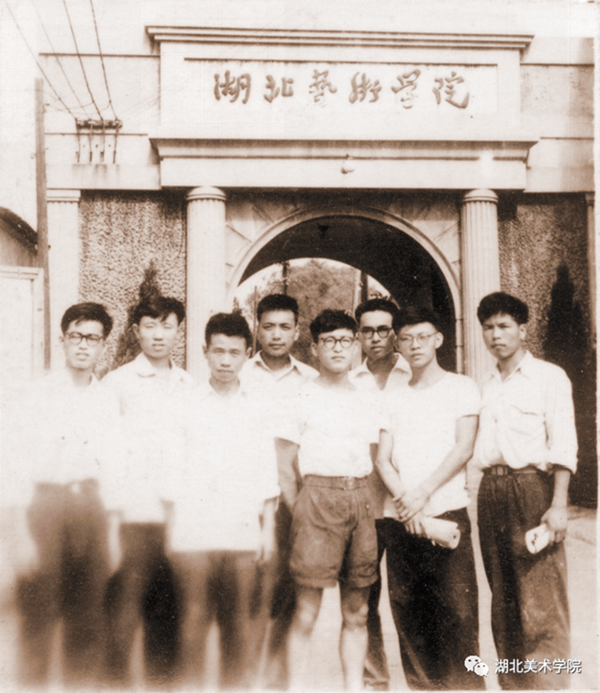 1958年8月，湖北省将中南美术专科学校（留汉部分）以及中南音乐专科学校、华中师范学院图画系与音乐系、湖北群众艺术干部学校合并组建为湖北艺术学院。中南美术专科学校部分人员则于同年南迁广州。