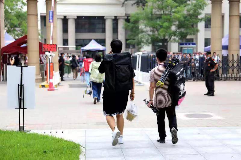 如果你不走校考，专业再好，文化课过不了本科线，你只能上专科！