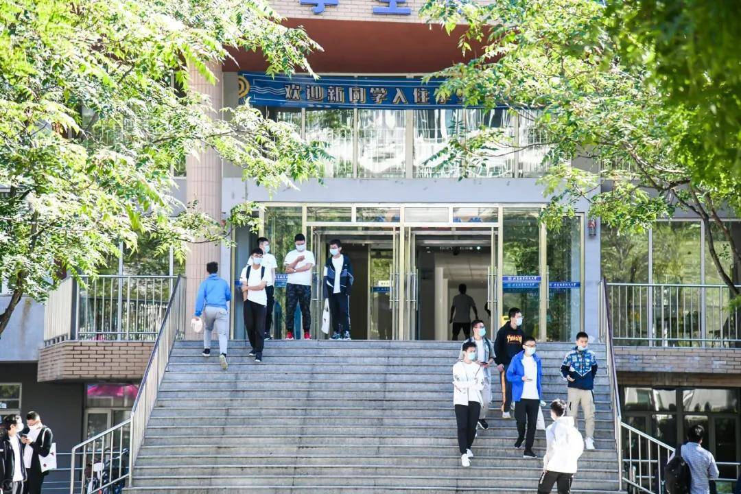 报考考试类型分全国统一招生考试(以下简称“统考”)及单独招生考试(以下简称“单考”)两种，普通高中应届毕业生只能报考统考,其他考生可任选一种。