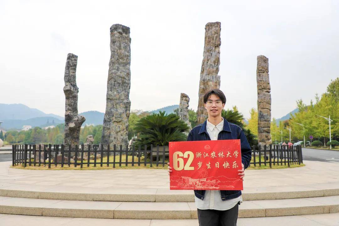 　　湖南省执行省艺术类专业按平行志愿投档的录取方式。