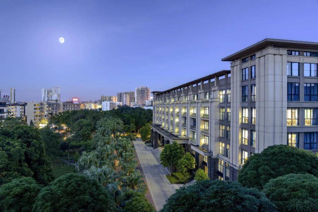        为便于考生和中学做好2021年普通高考备考工作，近日，自治区招生考试委员会公布了我区2021年普通高考方案。