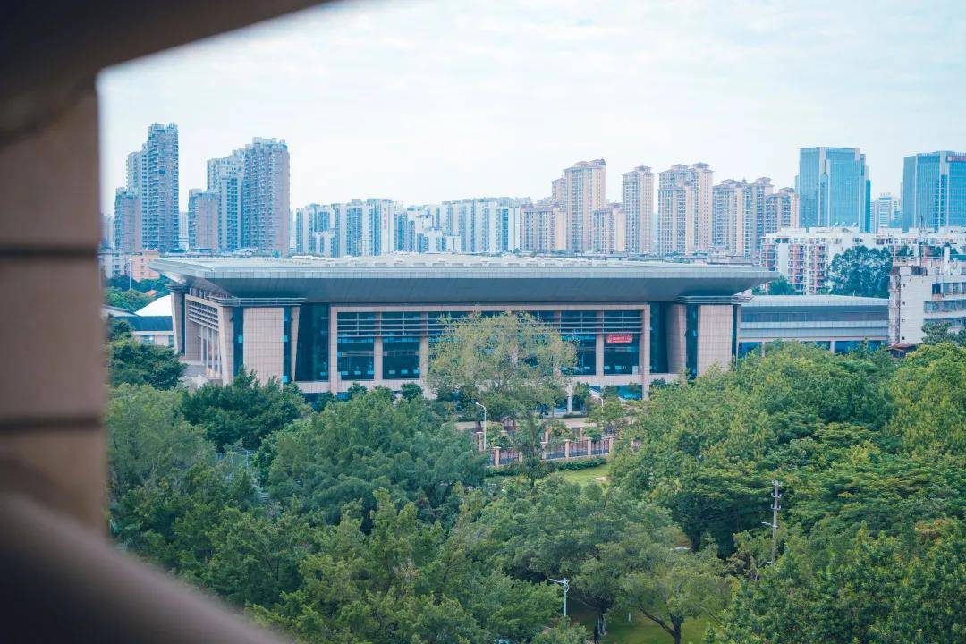 艺术文类和艺术理类考生还须参加艺术类专业考试(分为艺术类专业全区统一考试和获准单独组织校考高校的艺术专业考试)