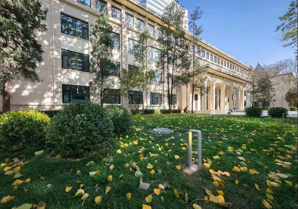 本阶段主要是通过报名资格初审的考生选报考试科目（项目）、填写个人简历等具体信息并缴费。缴费标准及网上缴费支付方式见上图。
