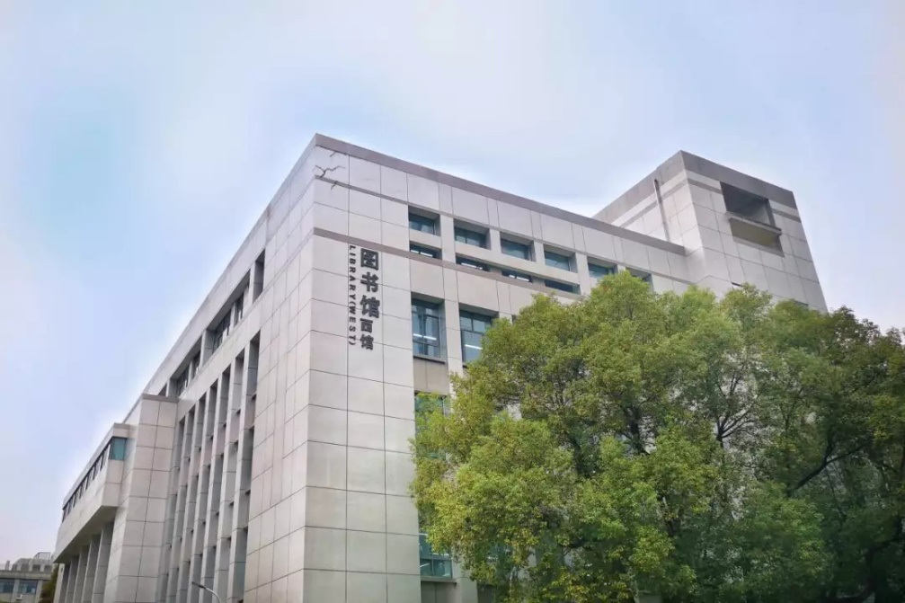 　　(一)2021年美术与设计学类专业统一考试时间:2020年12月13日;地点:各设区市招考办(考试院)确定的考点。