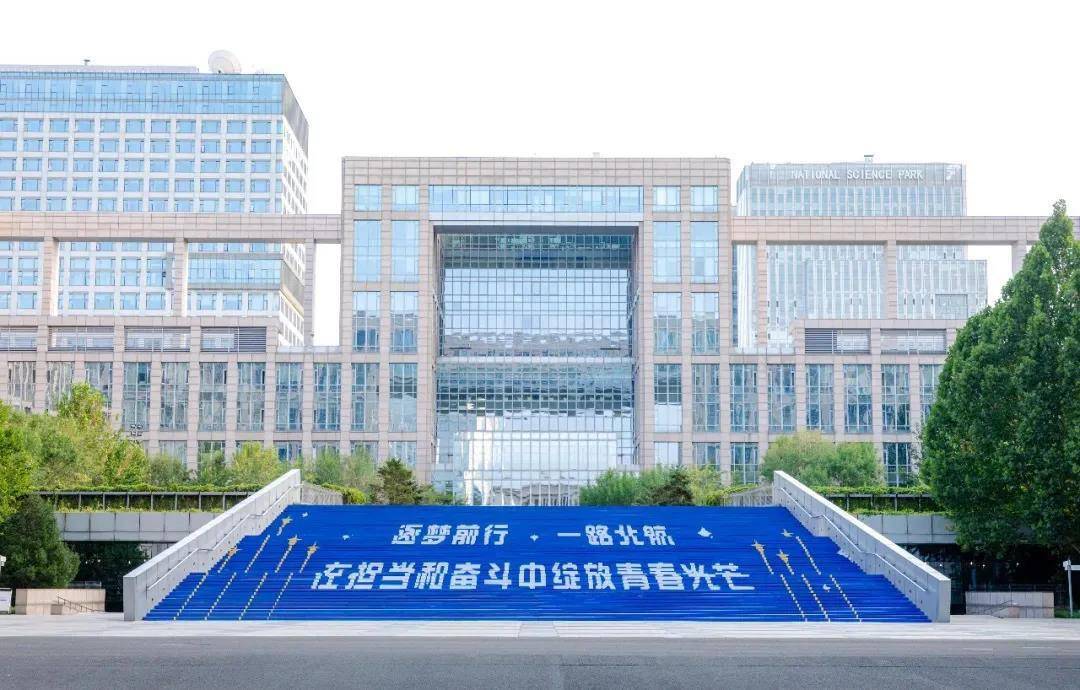 报考考试类型分全国统一招生考试（以下简称“统考”）及单独招生考试（以下简称“单考”）两种，普通高中应届毕业生只能报考统考,其他考生可任选一种。