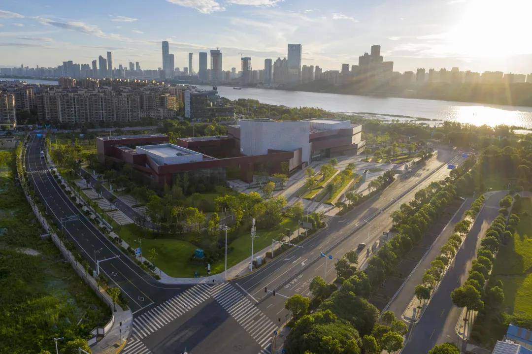 　　三校生艺术类专科文化线，按2021年江西省三校生文理类专科分数线的70%划定。