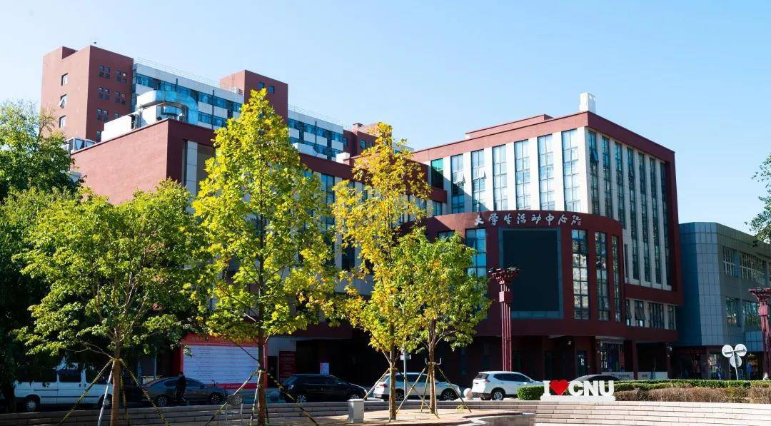 　　2.美术学(师范)、美术学类、设计学类三个专业方向在京外招生省份使用美术学和设计学类省级统考成绩作为考生的专业考试成绩，不组织校考。